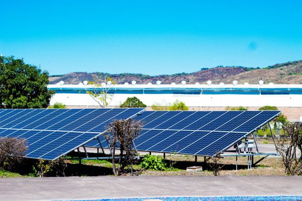 Top 5 avantages des panneaux solaires personnalisé pour économies